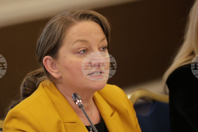 Крайно време е да се обединим около пътна карта за развитието на пенсионната система, каза Деница Сачева 