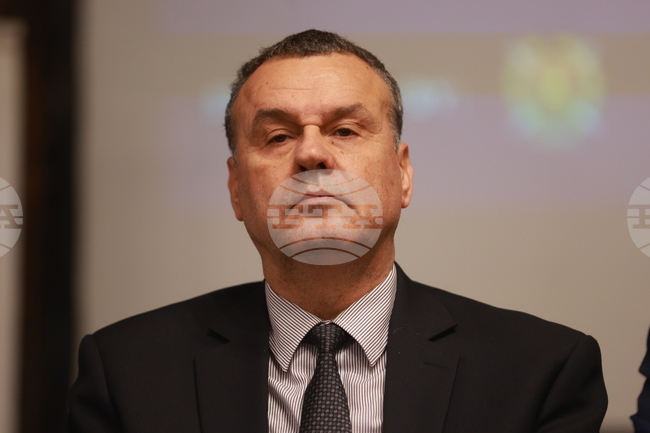 Министерството на отбраната осъществи десет пакета военнотехническа помощ на Украйна, каза заместник-министър Радостин Илиев