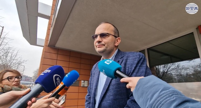 Време е правителството да поиска конвергентен доклад за влизане в еврозоната, каза Мартин Димитров от „Да, България"