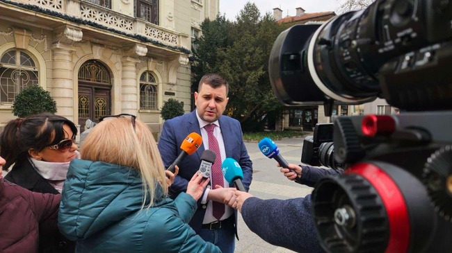 ДСБ иска Народното събрание да осъди действията на Възраждане като опасни за демократичния правов ред в страната
