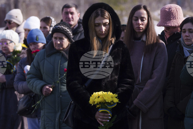 Зеленски отдаде почит на убитите в Буча