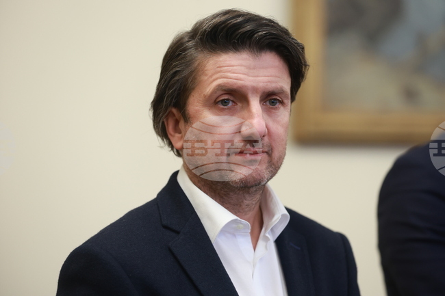 Министерството на туризма продължава активната работа по належащите промени в ресорния закон, посочва Мирослав Боршош в отчета си за стоте дни на поста