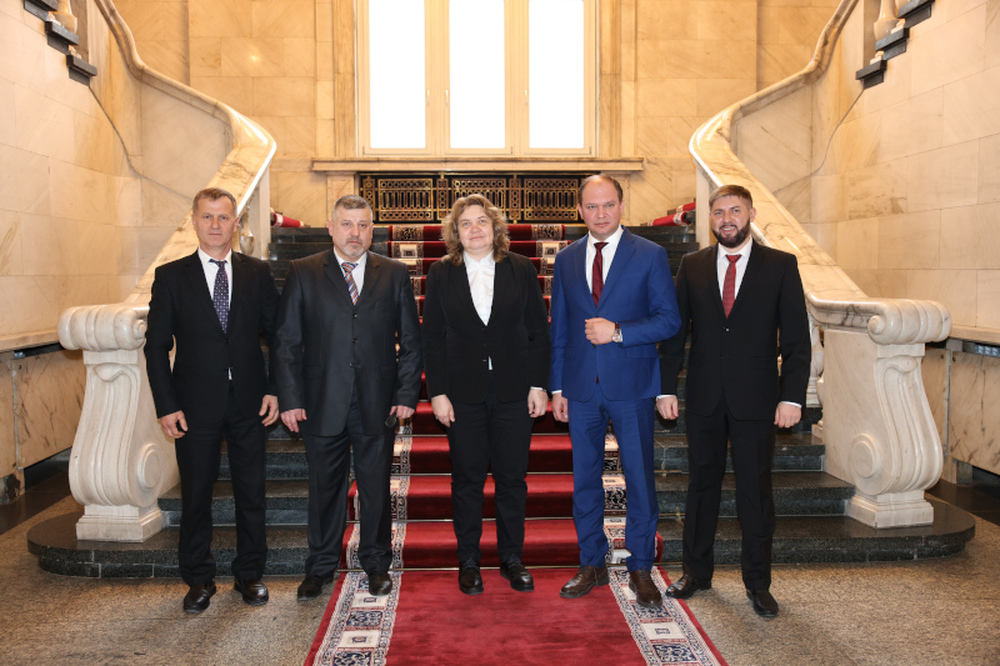Parliament Chair Kiselova Meets with Delegation from Moldova
