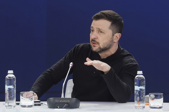 Украйна е готова да закупи още системи за противовъздушна отбрана, обяви Зеленски и каза, че е обсъдил въпроса с Тръмп