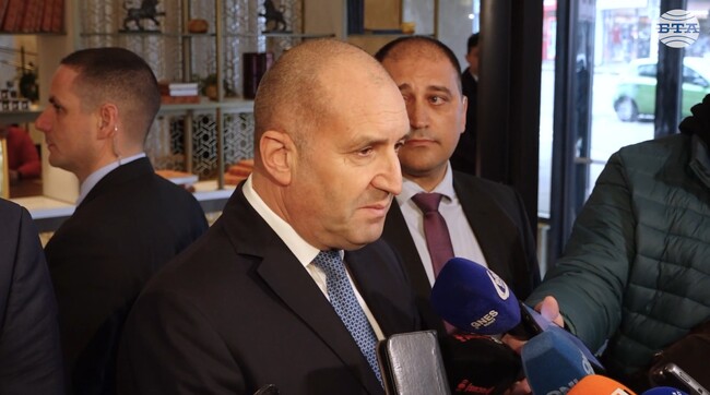 Очаквам дипломатическите усилия да се движат много по-интензивно и догодина да отбележим годишнина без да сме във война, каза президентът Радев