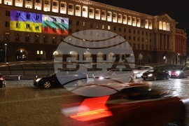 Министерски съвет - сграда - осветление - знамена - Украйна - България