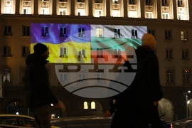 Министерски съвет - сграда - осветление - знамена - Украйна - България