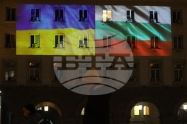 Министерски съвет - сграда - осветление - знамена - Украйна - България