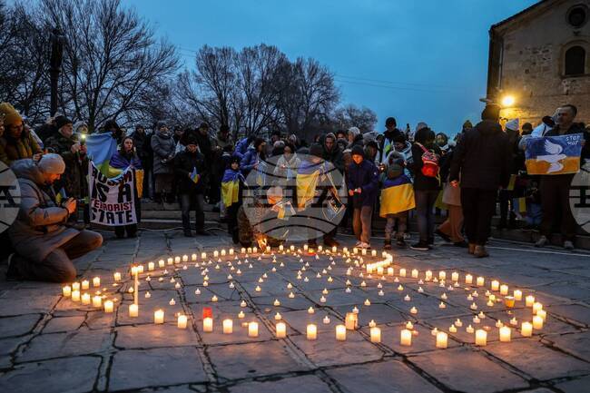 Десетки украинци и жители на Пловдив отбелязаха третата годишнина от началото на войната в Украйна