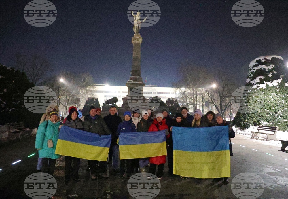 Група граждани се събраха в центъра на Русе в знак на солидарност с украинския народ