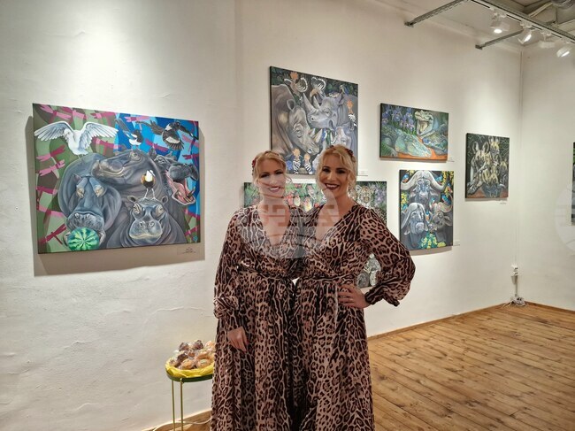 Художничките Елена и Стефания Иванови от Tornado Twins: В работата ни цари подреден хаос