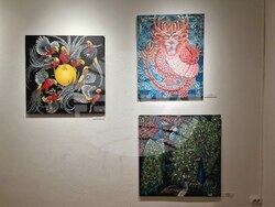 Елена и Стефания от Tornado Twins представят своя изложба в столичната галерия Port.A. Снимка: Емануел Смърков/БТА