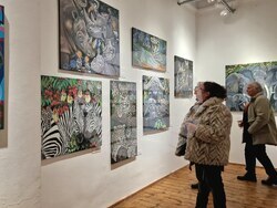 Елена и Стефания от Tornado Twins представят своя изложба в столичната галерия Port.A. Снимка: Емануел Смърков/БТА