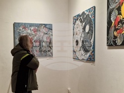 Елена и Стефания от Tornado Twins представят своя изложба в столичната галерия Port.A. Снимка: Емануел Смърков/БТА