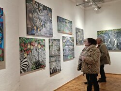 Елена и Стефания от Tornado Twins представят своя изложба в столичната галерия Port.A. Снимка: Емануел Смърков/БТА