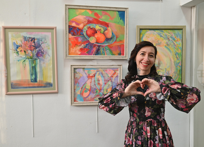 Художничката Таня Василева представя изложбата „Цветът в мен“ в Монтана