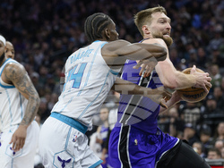 Hornets Kings Basketball