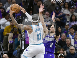 Hornets Kings Basketball