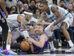 Hornets Kings Basketball