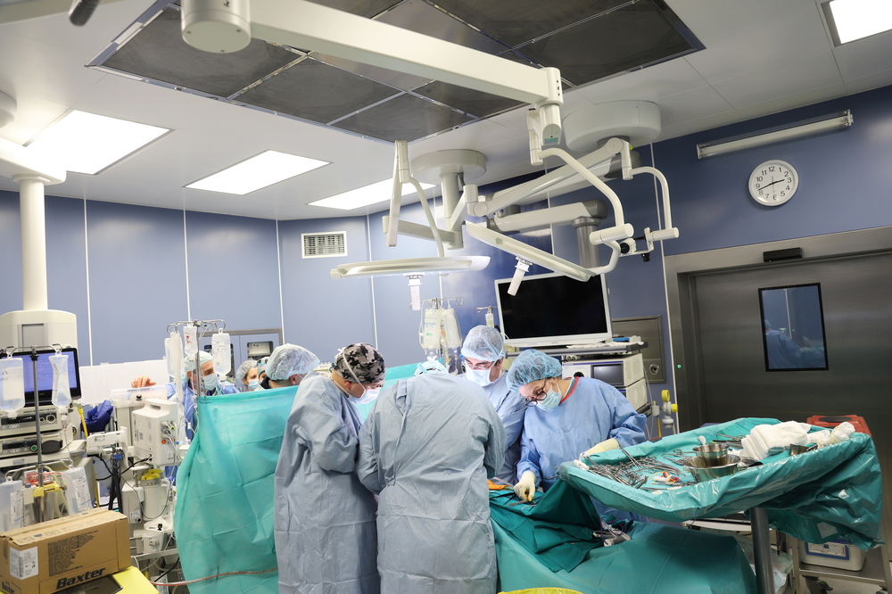 Във Военномедицинска академия е направена първата за тази година чернодробна трансплантация