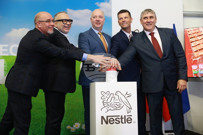 "Нестле България" откри нова производствена линия, която е единствена в Европа за шоколади "КитКат" и ще създаде 70 нови работни места