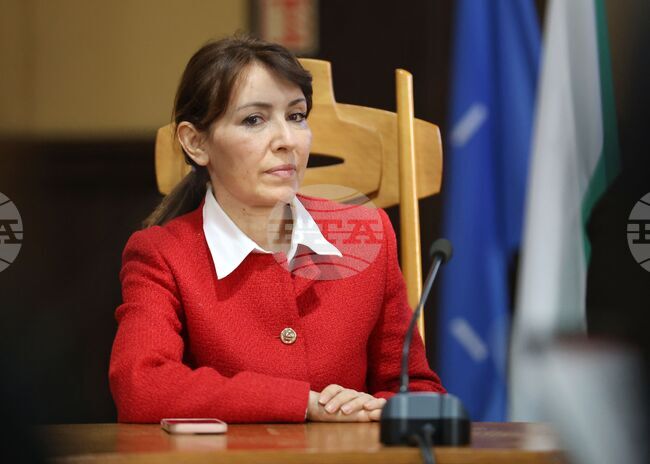 Фалшивите новини са оръжие, което нанася поражения и интоксикира обществената среда, каза Алберта Алкалай на кръгла маса в Бургас