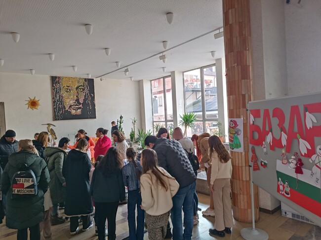 Базар с ръчно изработени от ученици мартеници се състоя в училище „Златен век“ в Нюрнберг, Германия