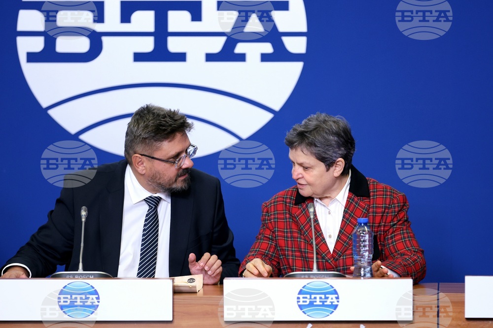 Национален пресклуб на БТА - пресконференция - шрифт ЛИК