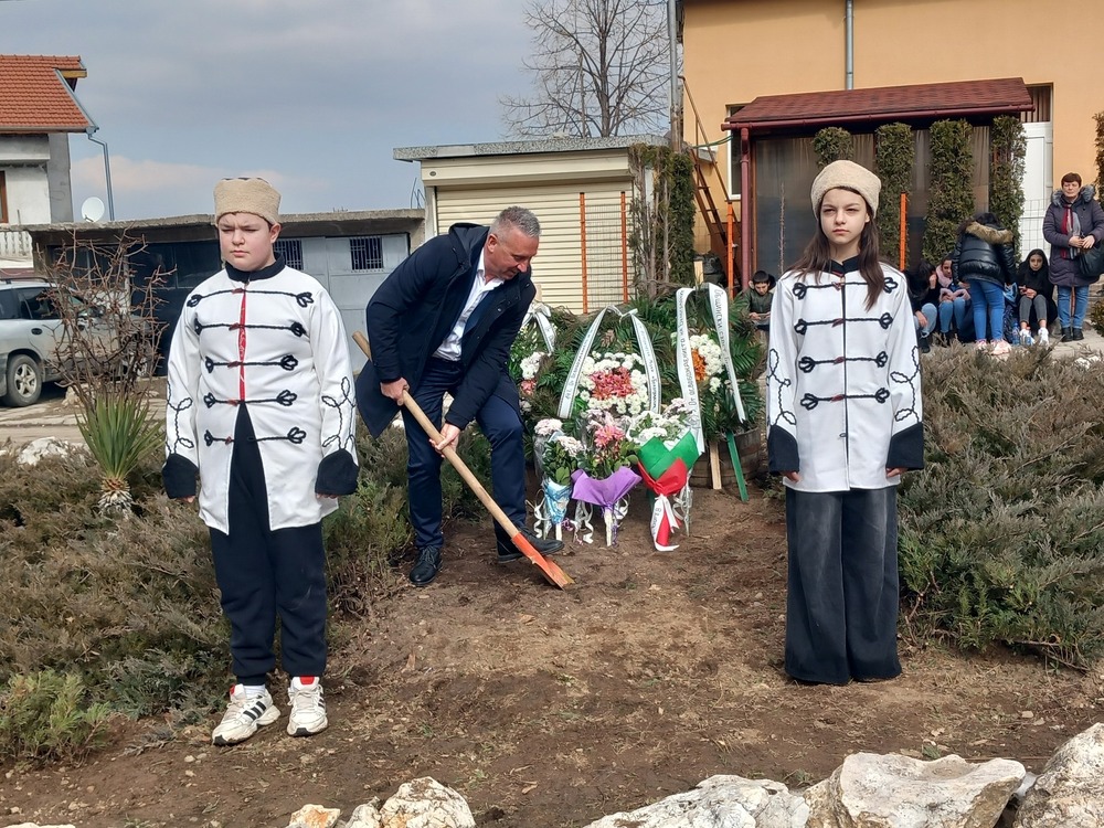 В Белоградчик направиха първа копка на паметник на освободителите на града