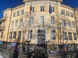 Изложба на туристически обекти от България беше поставена на оградата на Българското посолство в Стокхолм