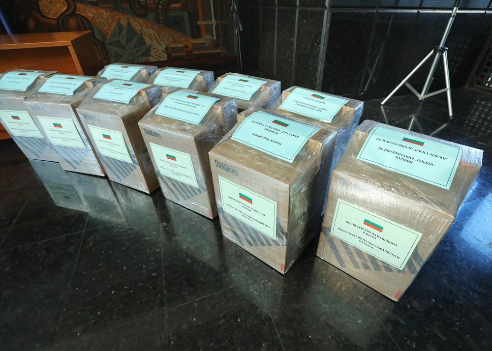 Българското посолство в Хага предостави осем компютърни конфигурации на училище „АБВ“ в Амстердам