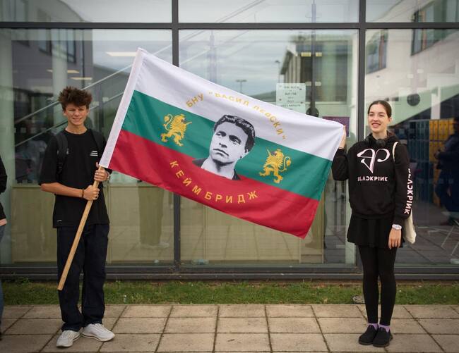 Учениците от училище „Васил Левски“ в Кеймбридж организират инициатива „Вълна от родолюбие на 3 март“