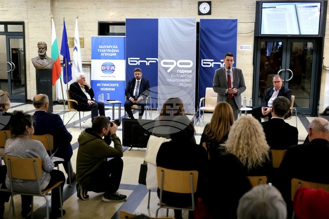 Exhibition Titled "90 Years BNR: The Radio of Generations of Bulgarians" Opens with LIK Magazine Presentation 
