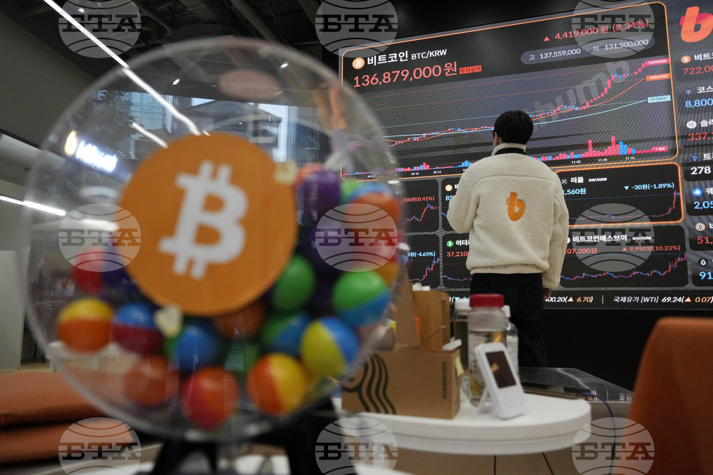 Биткойнът спадна под 77 000 щатски долара на фона на мащабните разпродажби на финансовите пазари