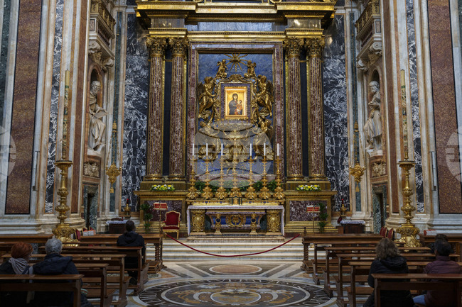 Богомолци ще могат от днес да посещават гроба на папа Франциск