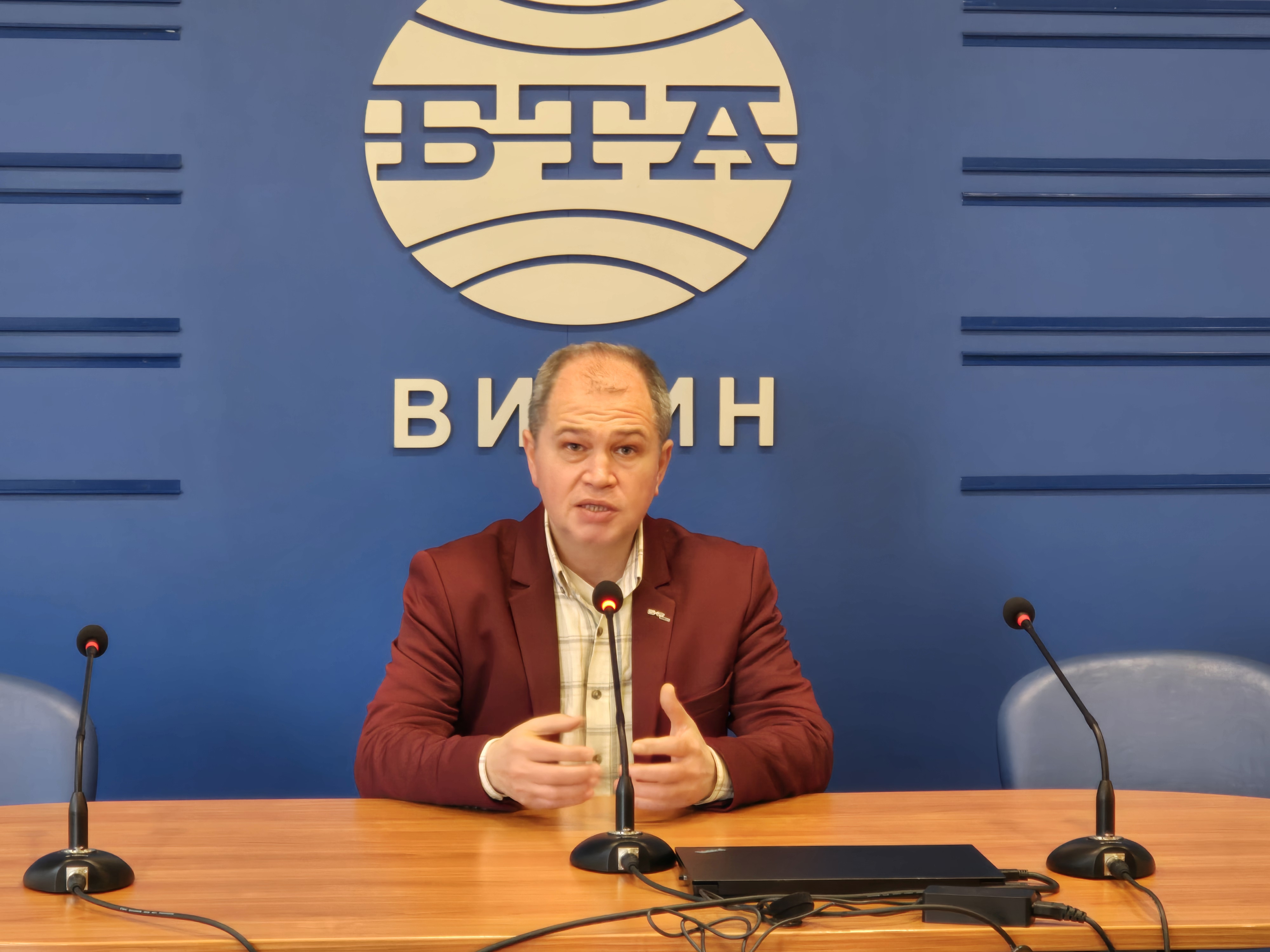 Надявам се февруарския брой на списание ЛИК да остане като историческа справка и разказ за историята на националното радио, каза директорът на Радио Видин Огнян Първулов Надявам се февруарския брой на списание ЛИК да остане като историческа справка и разказ за историята на националното радио, каза директорът на Радио Видин Огнян Първулов