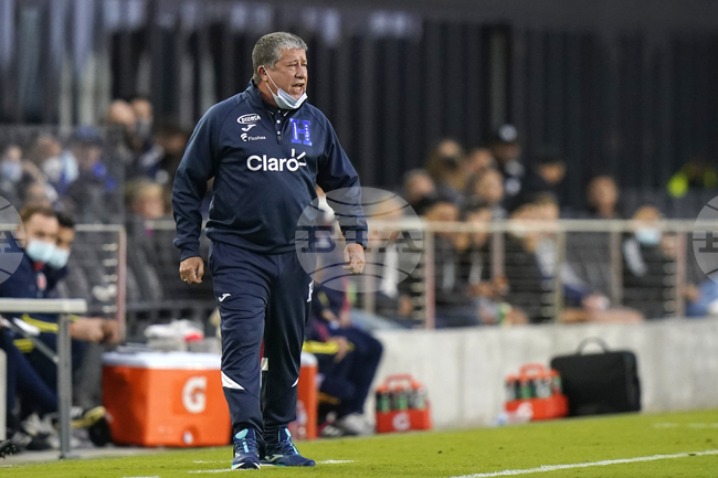 Колумбиецът Ернан Дарио Гомес ще води Ел Салвадор в битката за класиране на Мондиала