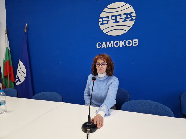 Радиоефирът не губи същността си и необходимостта, дори във времената, когато информация се черпи от интернет пространството, казва журналистката Пепа Георгиева