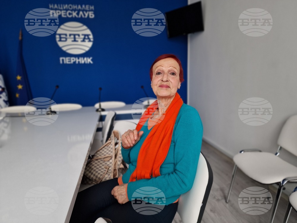 Радиото остава голямата ми любов. Негово величество – микрофонът усеща всяка фалшива нотка, каза журналистката Снежана Димитрова