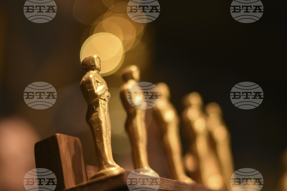 Кой открадва повече от 50 статуетки „Оскар“ преди 25 години, защо са намерени в боклука и как служител на чистотата стига до „червения килим“, разказват архивите на БТА