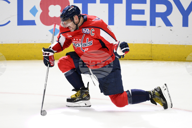 Овечкин се разписа при загуба на Вашингтон и подобри рекорд в НХЛ