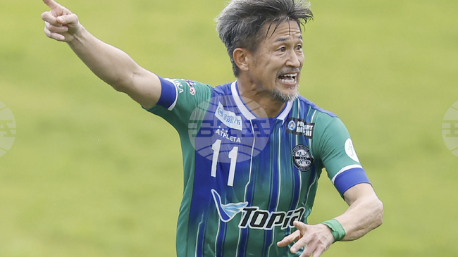 58-годишният японски ветеран Казуйоши Миура продължава футболната си кариера, премина в нов отбор 
