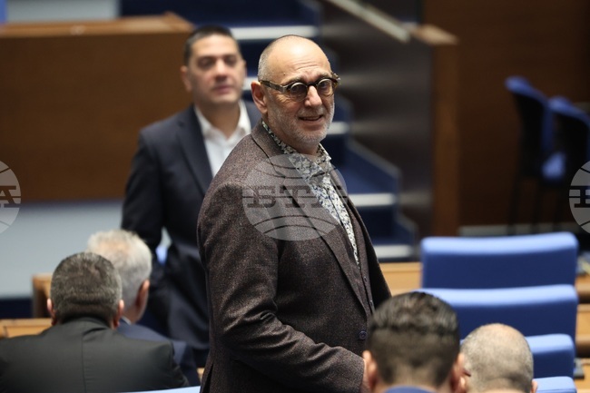 За повече пари за археология за сметка на средствата за сценичните изкуства и кино настоя Любен Дилов от ГЕРБ-СДС по време на разискванията по бюджета