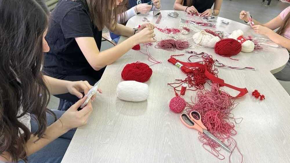 Българската мартеница се популяризира в Европа от Центъра за развитие на човешките ресурси и от ученици от столични училища
