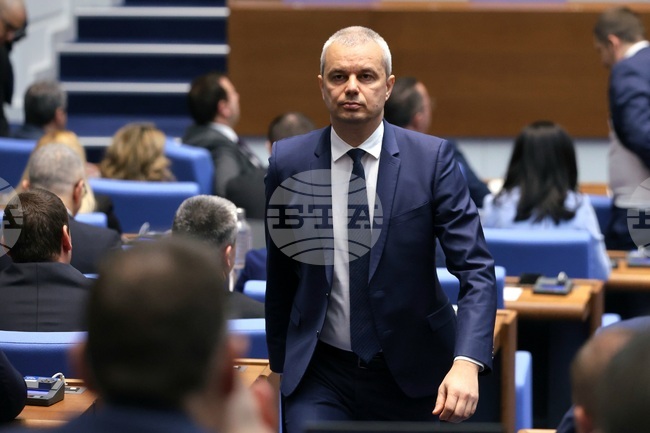 Председателят на Народното събрание Наталия Киселова нарушава правилника, каза Костадин Костадинов 