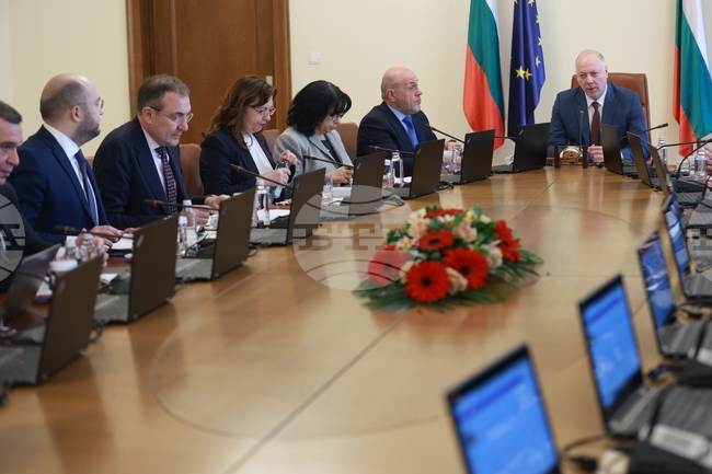 Nearly Half of Bulgarians Would Rather Not Go to Early Elections Now