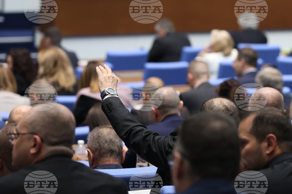 Председателят на парламента обяви почивка по искане на "Възраждане"