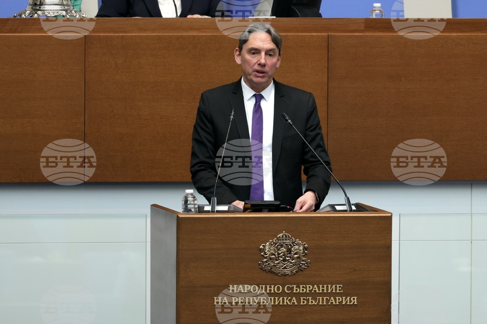 Депутатите обсъждат създаването на временна комисия, свързана с проблемите с разпространението на т. нар. райски газ и наркотични вещества