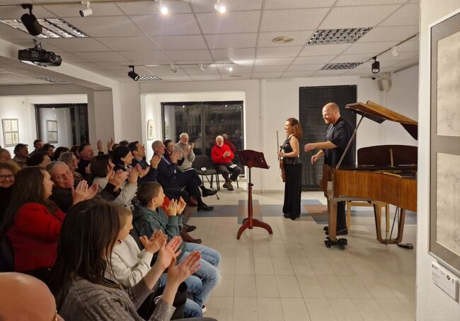 Концерт с камерна музика „Mozart meet Glass“ с участието на Яна Готхайл и Кай Шумахер се състоя в Българския културен институт в Берлин