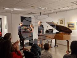 Концерт с камерна музика „Mozart meet Glass“ с участието на Яна Готхайл и Кай Шумахер се състоя в Българския културен институт в Берлин